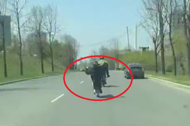 "Совсем распоясались": владивостокцы сняли на видео опасные маневры "матерых" на дороге