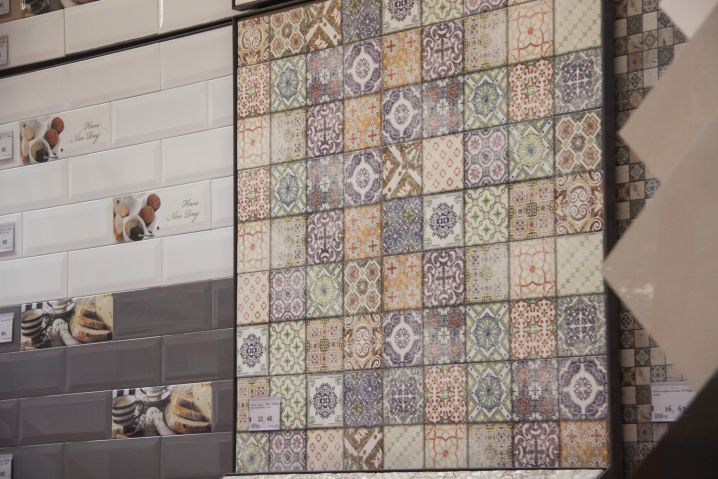 Как зубная паста убирает все пятна с плитки — результат вас удивит