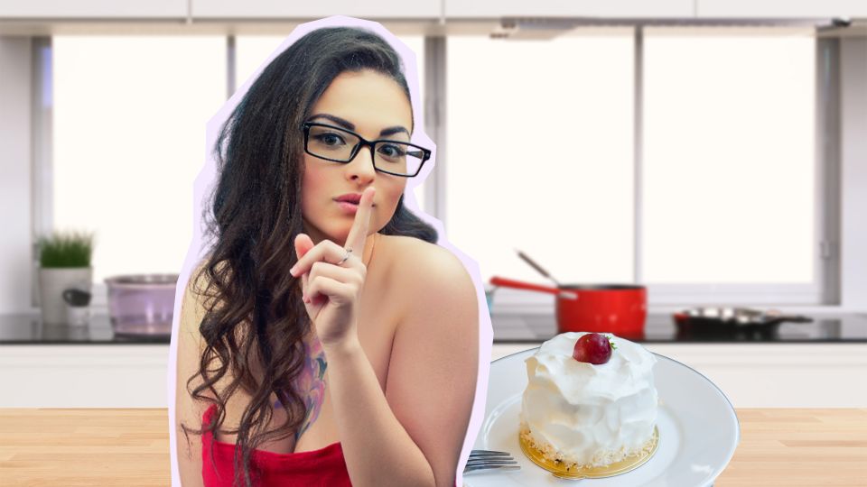 Гости в жизни не догадаются: этот вкуснейший торт готовится из бисквитных обрезков