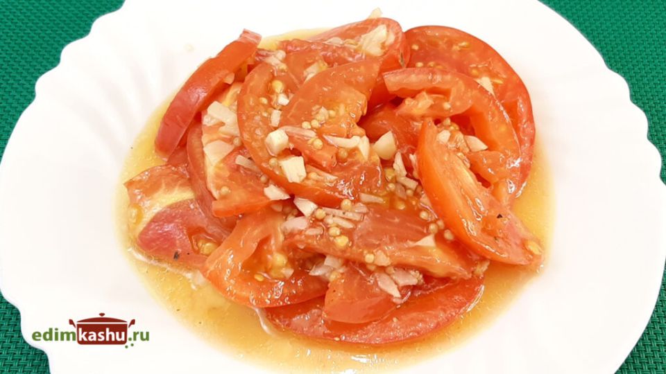 Порадуйте себя и гостей: вкуснейшие помидоры с чесноком по-итальянски