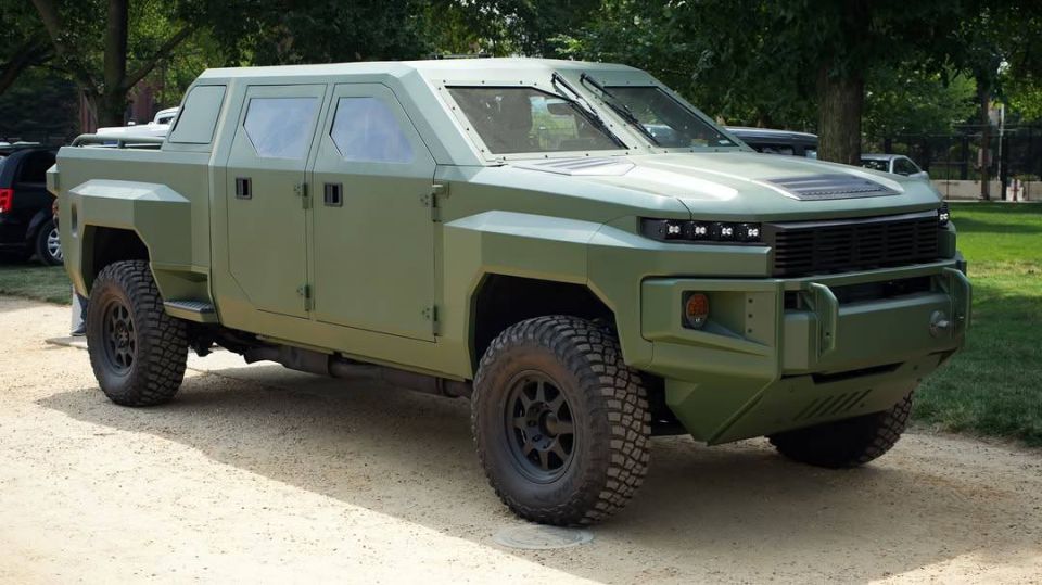      Light Utility Vehicle (LUV)  GM Defense   Chevrolet Silverados 2500HD ZR2 Bison