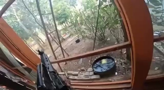          (CNA)             Colt AR-15  ,  ...