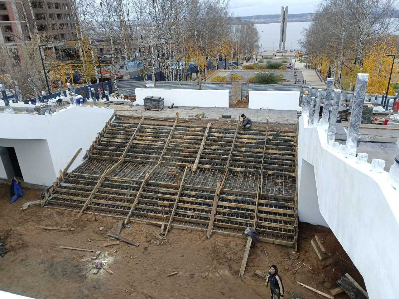 Работы на пешеходной эстакаде на улице Карла Маркса в Ижевске выполнены на 63% Работы на пешеходной эстакаде на улице Карла Маркса в Ижевске выполнены на 63%