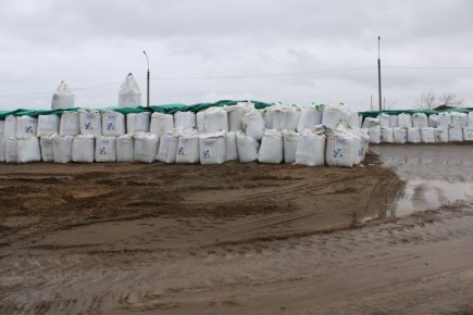 Дорожники Удмуртии переходят на соль и солевой раствор при обработке ряда ряда дорог, сообщил министр транспорта и дорожного хозяйства Удмуртии Геннадий Таранов