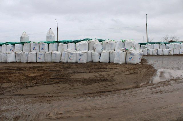 На трассах Ижевск — Воткинск, Ижевск — Сарапул, Ижевск – Нылга, а также на дорогах Завьяловского района и города Ижевска в этом году вместо песчано-солевых смесей будет применяться чистая соль (галит) и солевой раствор