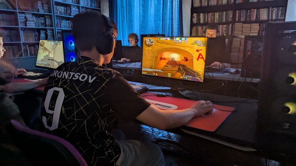 Ранее в министерстве спорта России предложили включить в уроки физкультуры занятия по фиджитал-спорту