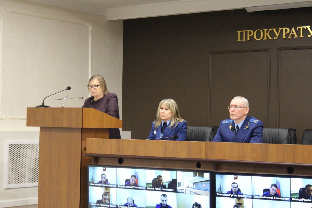 В прокуратуре Удмуртской Республики состоялась республиканская конференция государственных обвинителей, в которой приняли участие заведующая кафедрой уголовного процесса Удмуртского государственного университета, сотрудники... В прокуратуре Удмуртской Республики состоялась республиканская конференция государственных обвинителей, в которой приняли участие заведующая кафедрой уголовного процесса Удмуртского государственного университета, сотрудники...