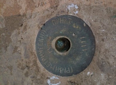 В подвале дома на улице Пастухова в Ижевске проверили сохранность гравиметрического пункта