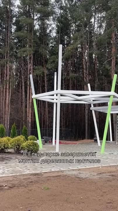 В Устиновском районе Ижевска продолжается благоустройство Ёлки-парка