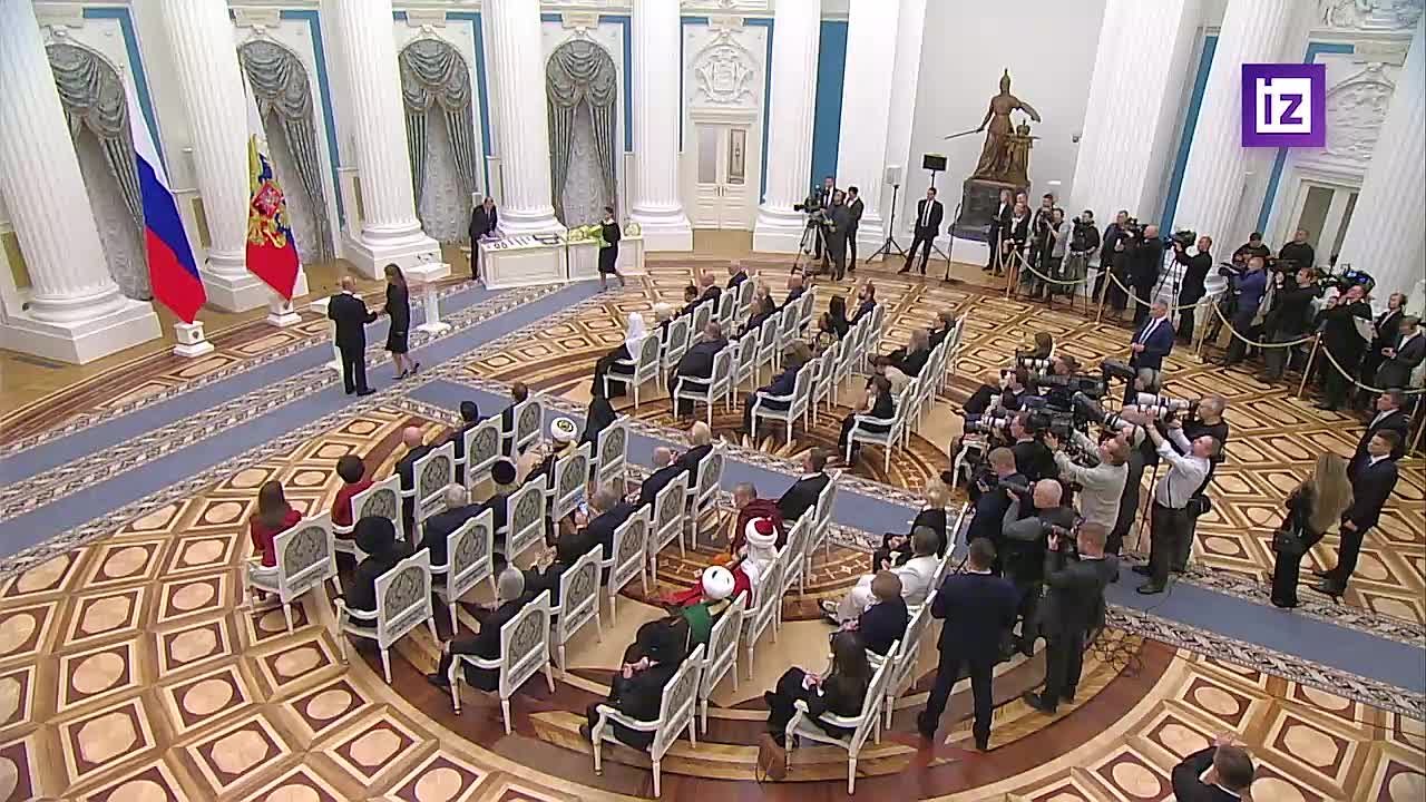 Владимир Путин провел церемонию вручения госнаград в Кремле в День народного единства