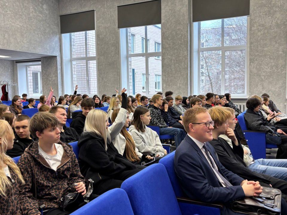 Всегда на шаг впереди тот выпускник вуза, который к защите диплома имеет опыт работы и реализации конкретных проектов Всегда на шаг впереди тот выпускник вуза, который к защите диплома имеет опыт работы и реализации конкретных проектов