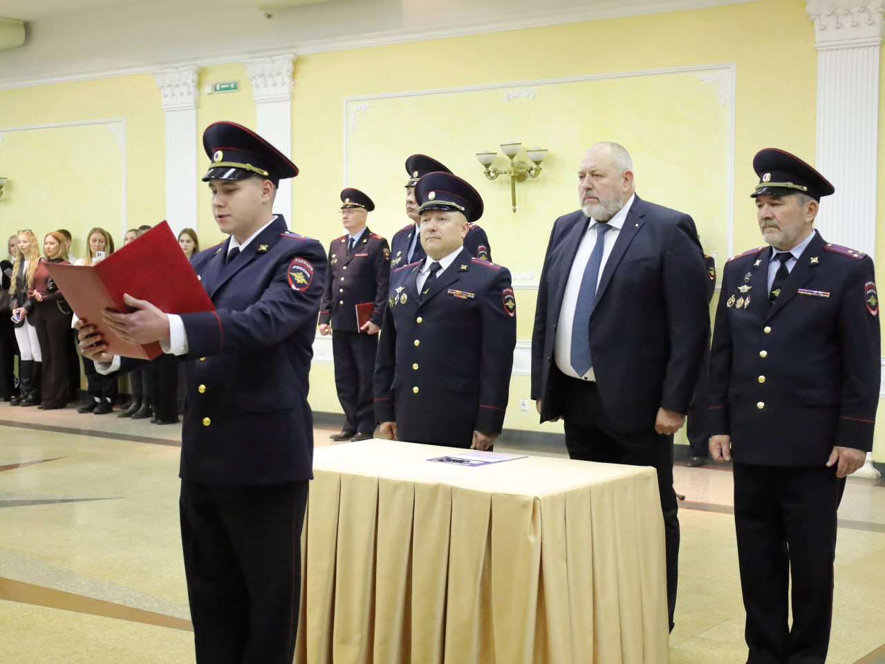 В преддверии Дня сотрудника органов внутренних дел в Доме Дружбы народов состоялась торжественная церемония принятия Присяги слушателями Центра профессиональной подготовки МВД по Удмуртской Республике В преддверии Дня сотрудника органов внутренних дел в Доме Дружбы народов состоялась торжественная церемония принятия Присяги слушателями Центра профессиональной подготовки МВД по Удмуртской Республике