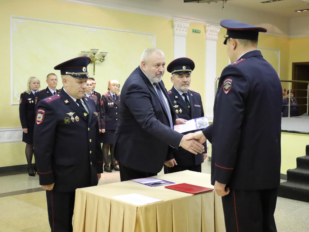 В преддверии Дня сотрудника органов внутренних дел в Доме Дружбы народов состоялась торжественная церемония принятия Присяги слушателями Центра профессиональной подготовки МВД по Удмуртской Республике В преддверии Дня сотрудника органов внутренних дел в Доме Дружбы народов состоялась торжественная церемония принятия Присяги слушателями Центра профессиональной подготовки МВД по Удмуртской Республике