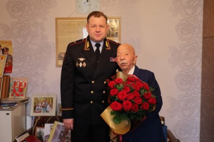 В преддверии профессионального праздника – Дня сотрудника органов внутренних дел России Министр внутренних дел по Удмуртской Республике генерал-майор полиции Максим Тихонов навестил ветерана органов внутренних дел, участника...