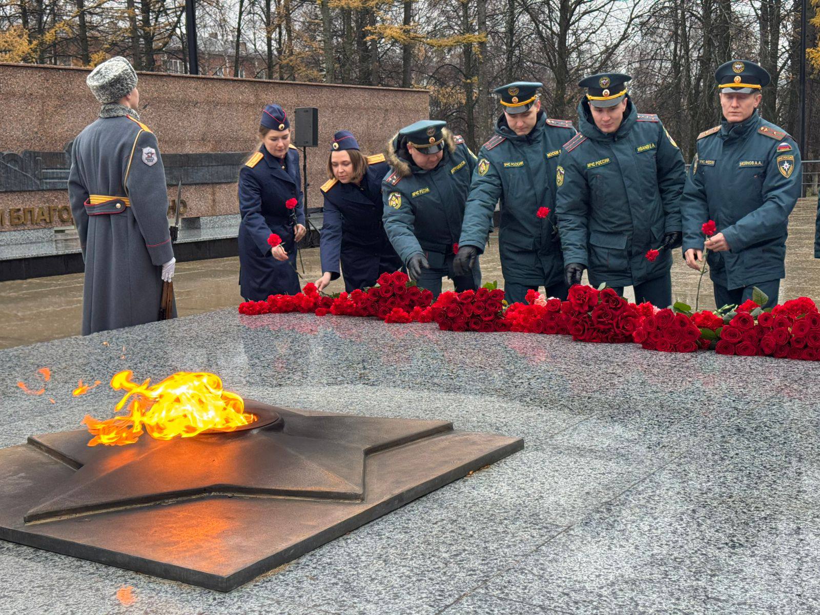 Сотрудники следственного управления приняли участие в памятных мероприятиях, посвященных годовщине со Дня рождения Калашникова М.Т Сотрудники следственного управления приняли участие в памятных мероприятиях, посвященных годовщине со Дня рождения Калашникова М.Т