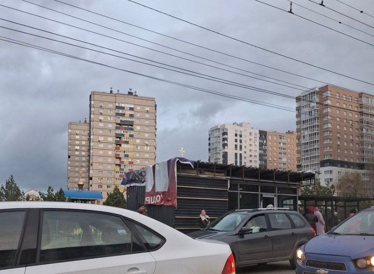 Ижевчане пожаловались на новый торговый павильон, появившийся на остановке «Проспект Калашникова»