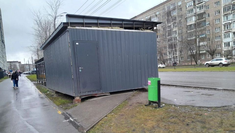 «Мы подразумеваем активность бизнеса»: в Ижевске торговые ларьки обустраивают на остановках с хорошим трафиком