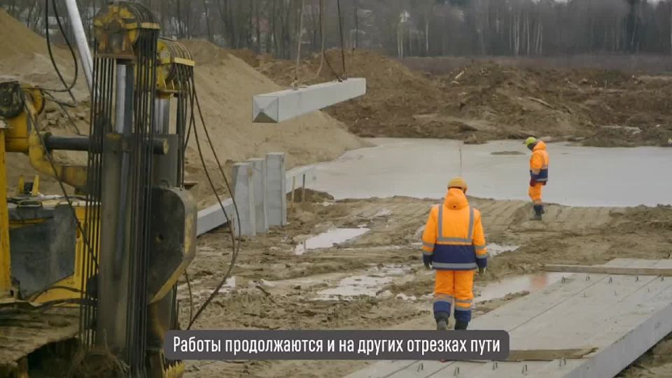 Строители начали забивать сваи для будущего моста над железнодорожным переездом на трассе Ижевск – Аэропорт