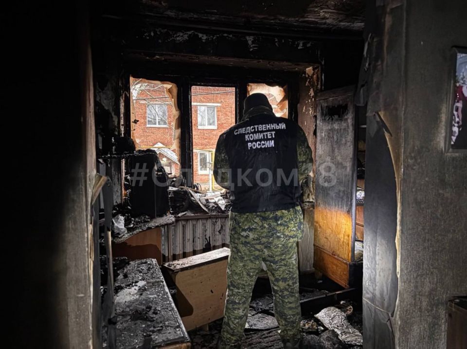 При пожаре в Удмуртии погибли двое взрослых и ребенок, возбуждено уголовное дело