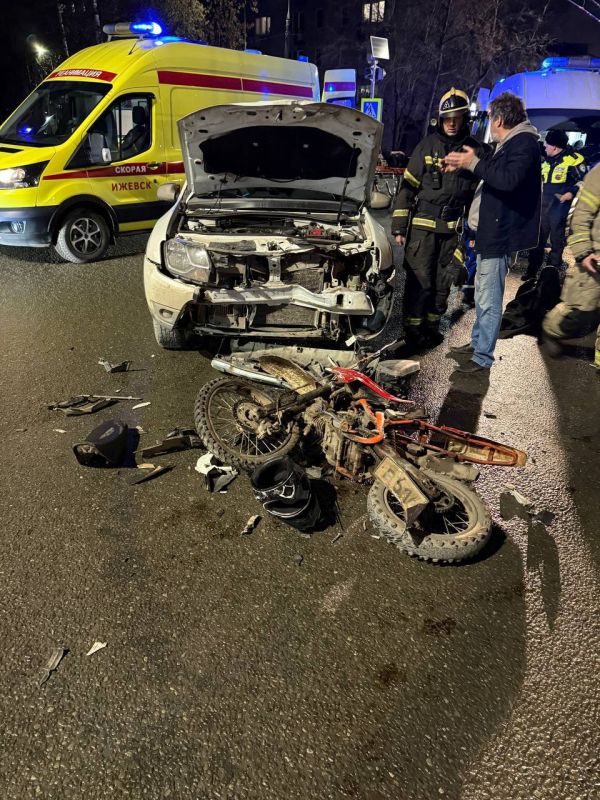 В Ижевске два подростка на питбайке оказались в больнице после столкновения с «Рено» В Ижевске два подростка на питбайке оказались в больнице после столкновения с «Рено»