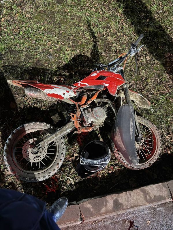 В Ижевске два подростка на питбайке оказались в больнице после столкновения с «Рено» В Ижевске два подростка на питбайке оказались в больнице после столкновения с «Рено»