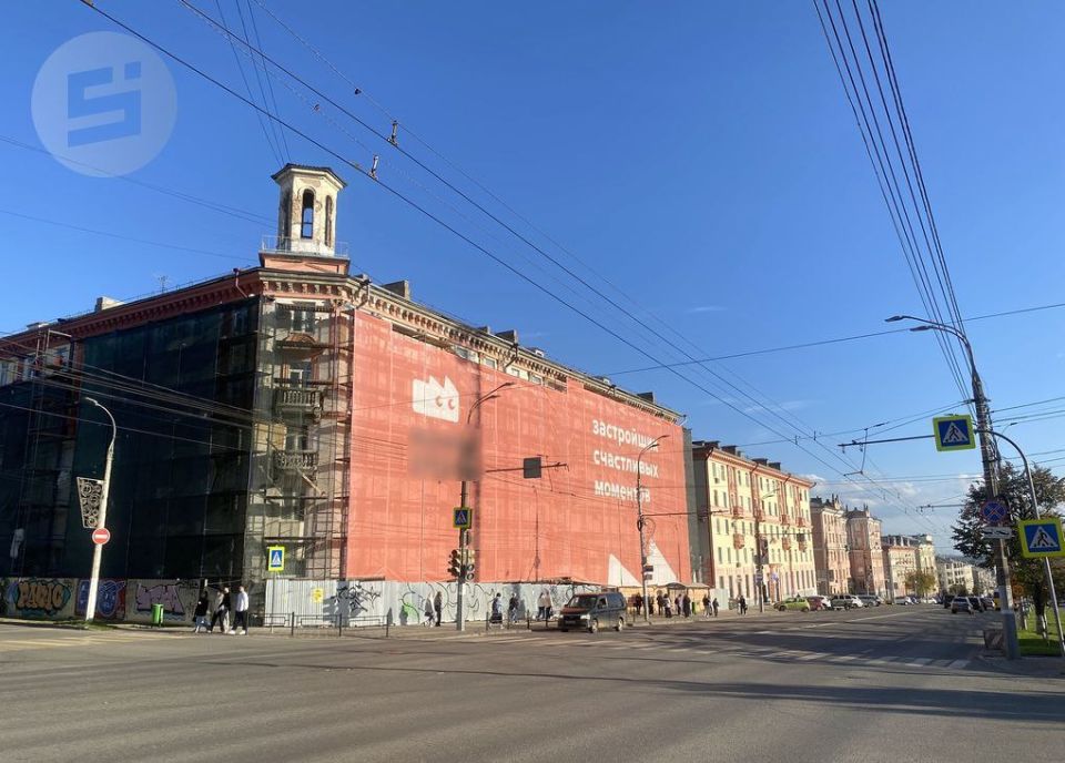 Одно из позитивных достижений в жизни Ижевска уходящего года — капитальная и масштабная реставрация фасадов домов-«сталинок» на улице Пушкинской