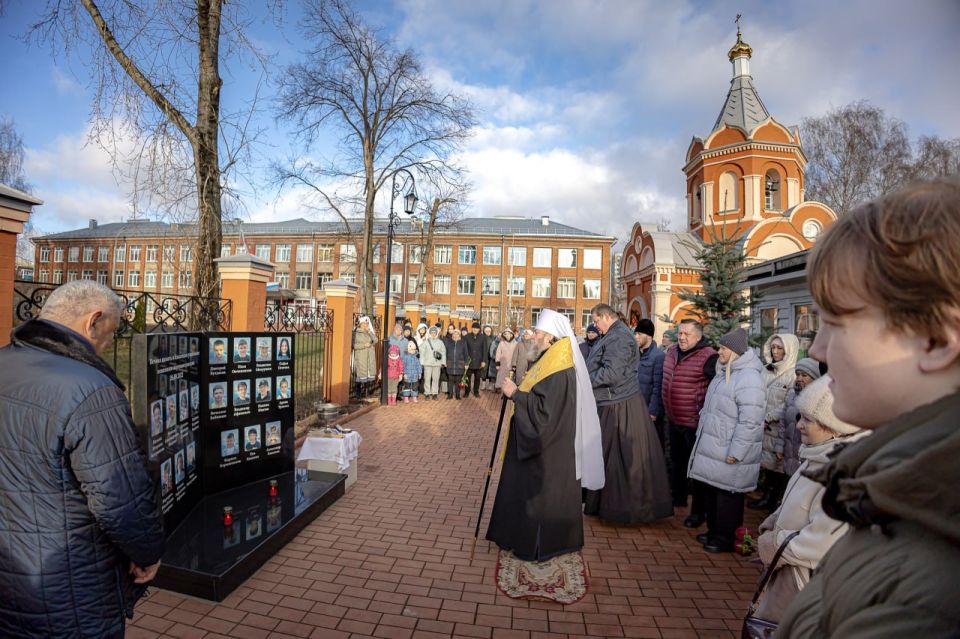 В Ижевске открыли мемориал в память о погибших в школе № 88 в сентябре 2022 года