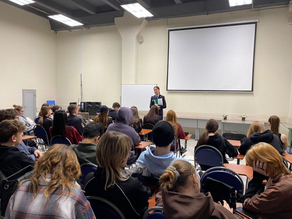 В Удмуртии сотрудники полиции проводят информационную кампанию по кибербезопасности В Удмуртии сотрудники полиции проводят информационную кампанию по кибербезопасности