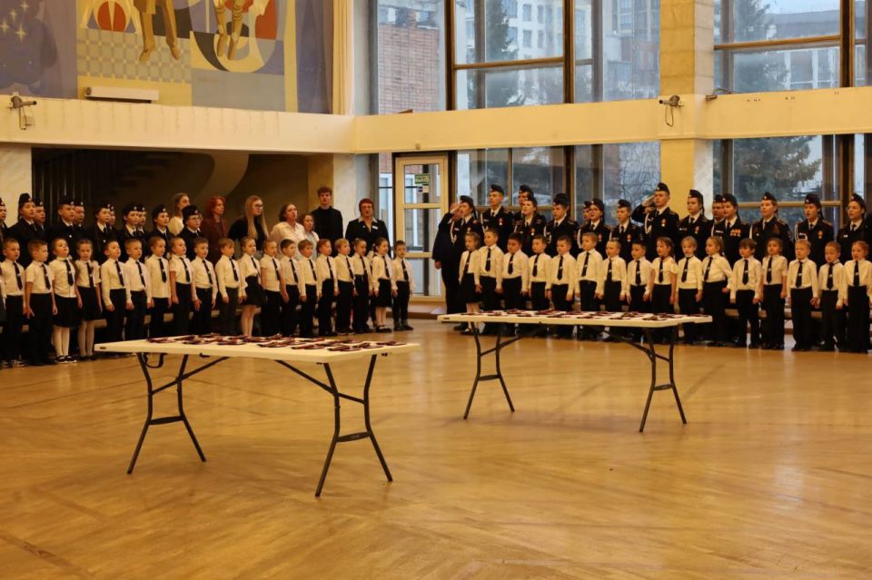 В Ижевске во Дворце детского (юношеского) творчества состоялась торжественная церемония принятия Присяги учащимися Межведомственного сетевого профориентационно-образовательного проекта "Школа полиции СтрИж" В Ижевске во Дворце детского (юношеского) творчества состоялась торжественная церемония принятия Присяги учащимися Межведомственного сетевого профориентационно-образовательного проекта "Школа полиции СтрИж"