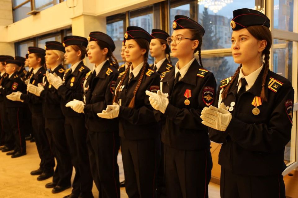 В Ижевске во Дворце детского (юношеского) творчества состоялась торжественная церемония принятия Присяги учащимися Межведомственного сетевого профориентационно-образовательного проекта "Школа полиции СтрИж" В Ижевске во Дворце детского (юношеского) творчества состоялась торжественная церемония принятия Присяги учащимися Межведомственного сетевого профориентационно-образовательного проекта "Школа полиции СтрИж"