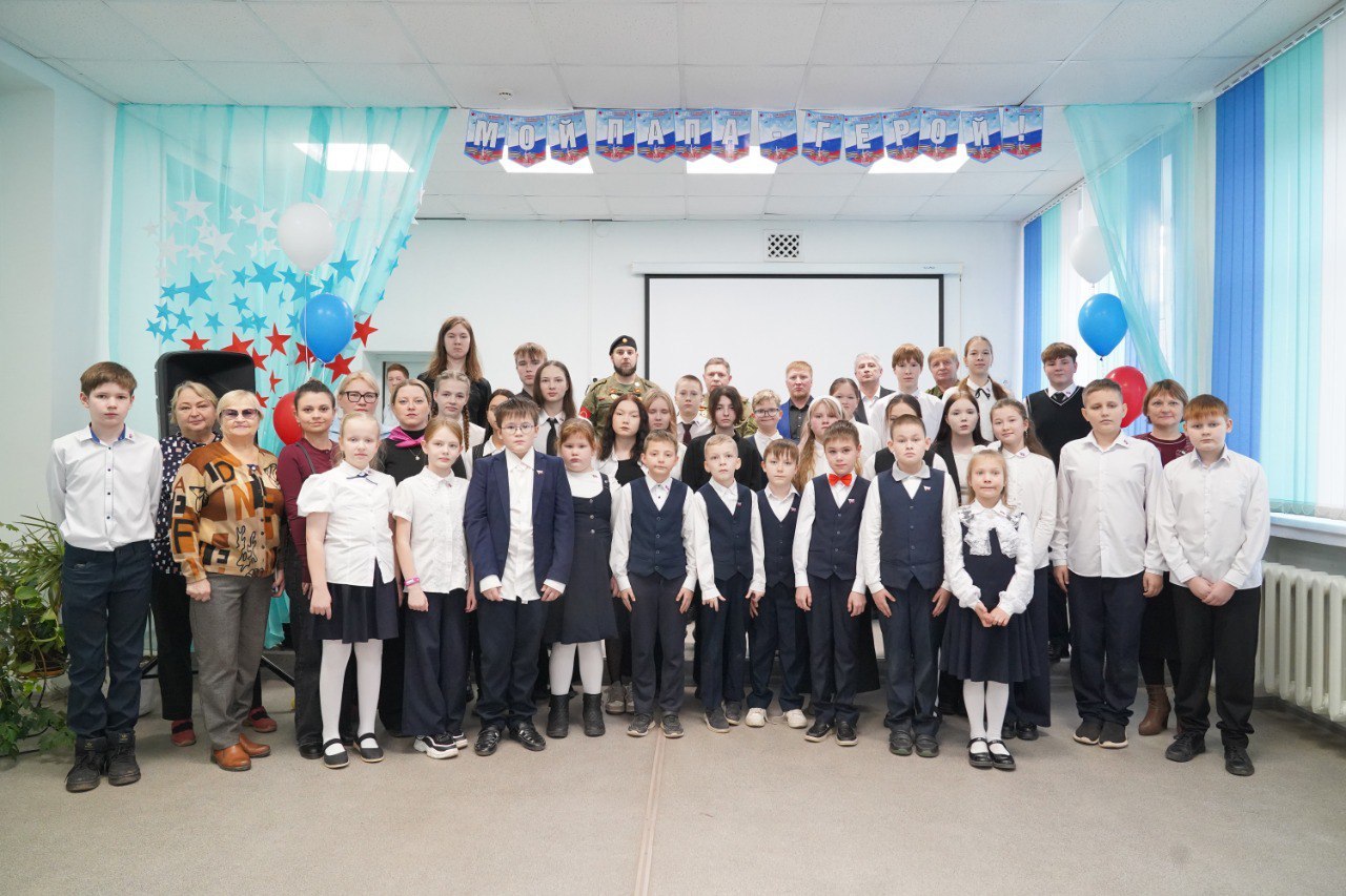 Особые знаки гордости «Мой папа – герой» теперь носят еще 90 юных ижевчан – учащихся школ № 9 и 52 Особые знаки гордости «Мой папа – герой» теперь носят еще 90 юных ижевчан – учащихся школ № 9 и 52