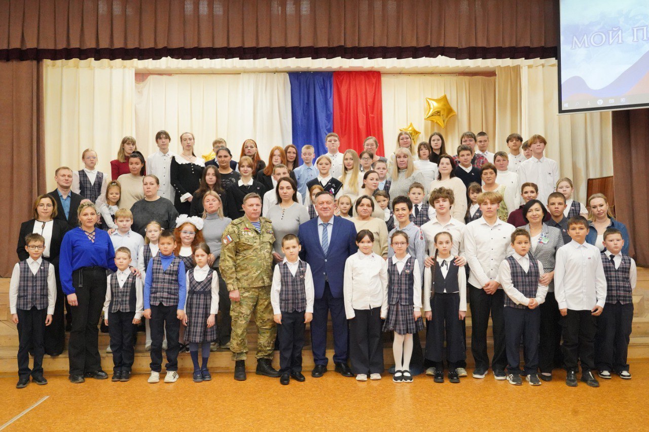 Особые знаки гордости «Мой папа – герой» теперь носят еще 90 юных ижевчан – учащихся школ № 9 и 52 Особые знаки гордости «Мой папа – герой» теперь носят еще 90 юных ижевчан – учащихся школ № 9 и 52