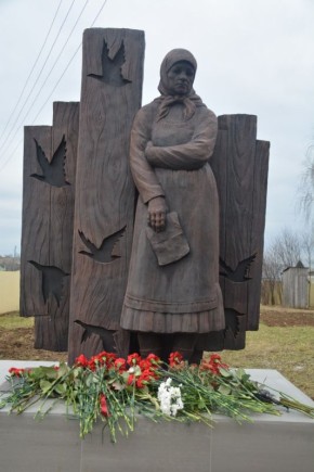 Памятник матери-героине Прасковье Коростелёвой, потерявшей пятерых сыновей, открыли в деревне Миндерево в Удмуртии
