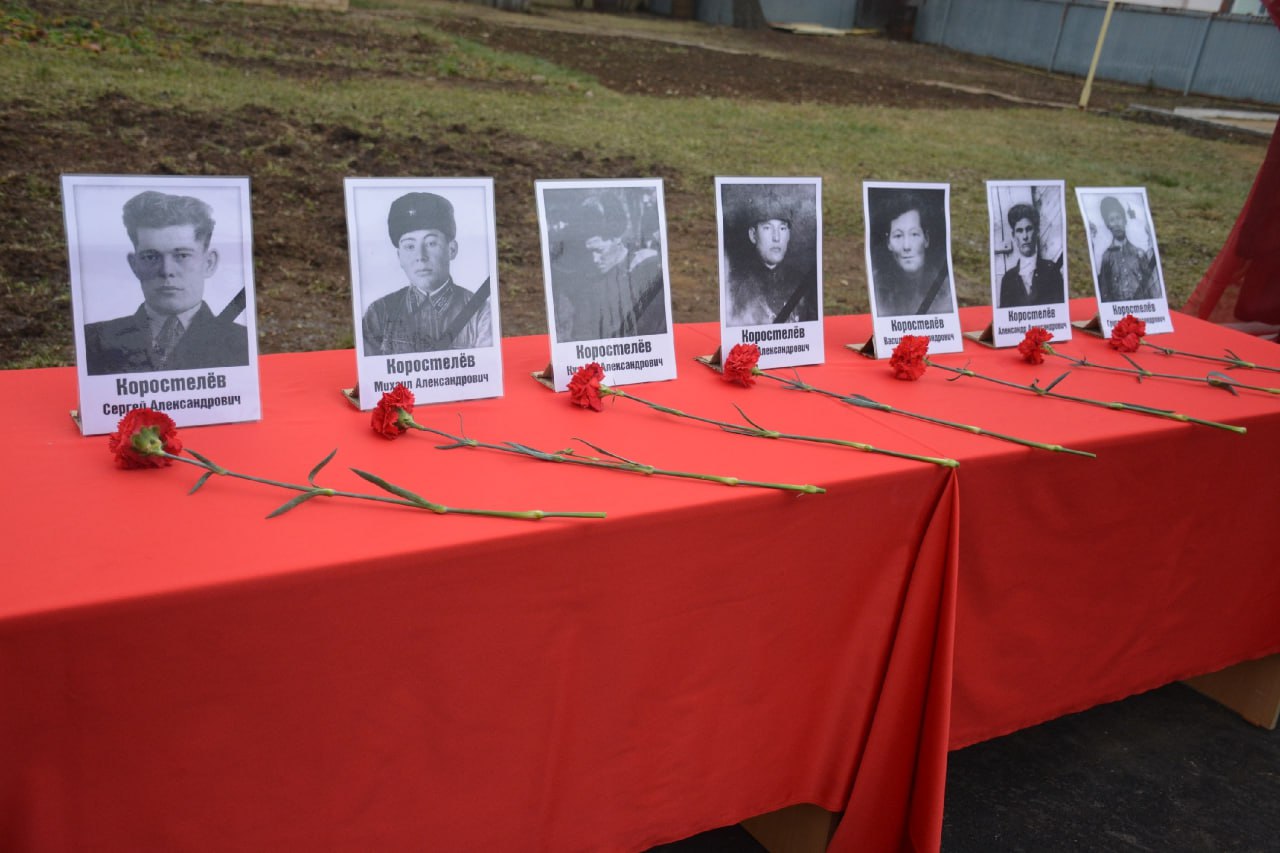 Памятник матери-героине Прасковье Коростелёвой, потерявшей пятерых сыновей, открыли в деревне Миндерево в Удмуртии Памятник матери-героине Прасковье Коростелёвой, потерявшей пятерых сыновей, открыли в деревне Миндерево в Удмуртии