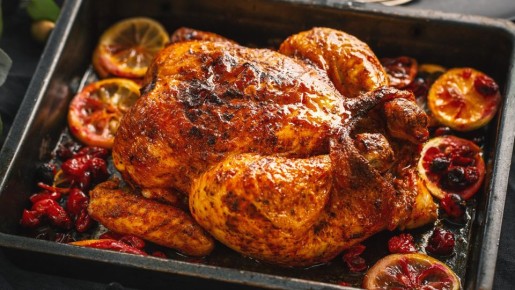Курица будет таять во рту: вот как запекают целую тушку шеф-повара