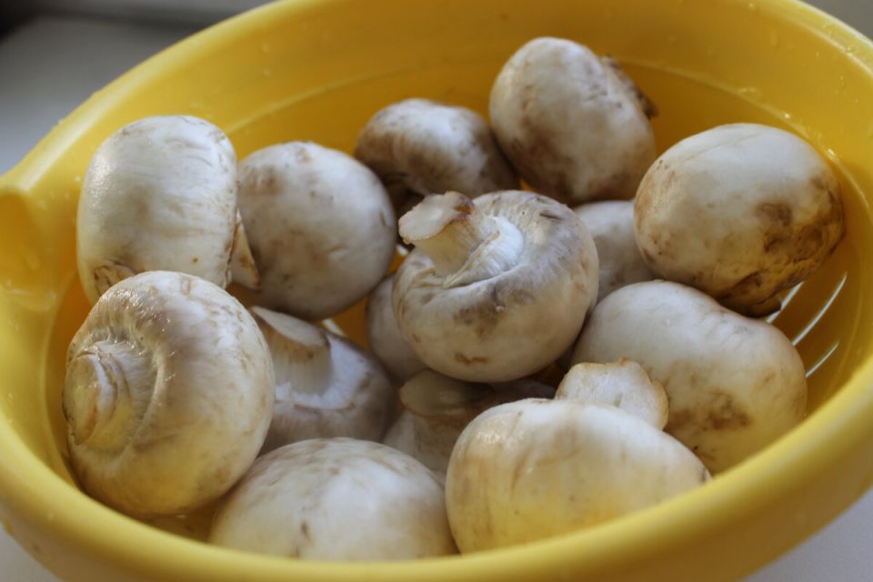 Искусство жарки: как приготовить идеальные шампиньоны с золотистой корочкой