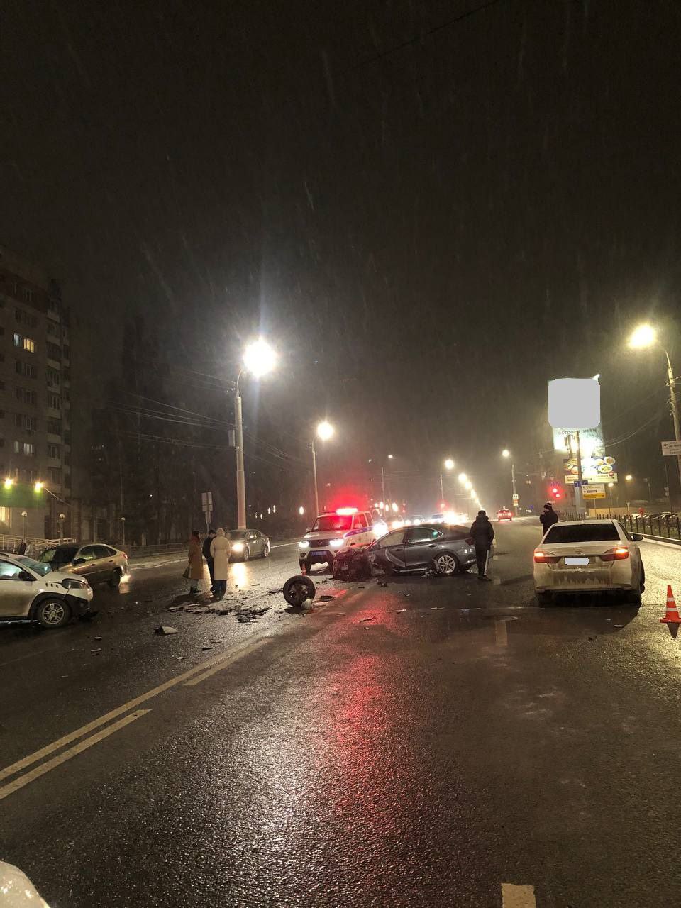 В Ижевске 15-летний подросток за рулём протаранил две машины В Ижевске 15-летний подросток за рулём протаранил две машины