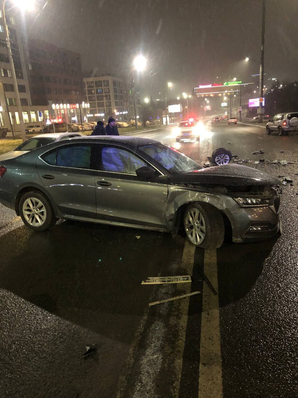 В Ижевске 15-летний подросток за рулём протаранил две машины В Ижевске 15-летний подросток за рулём протаранил две машины