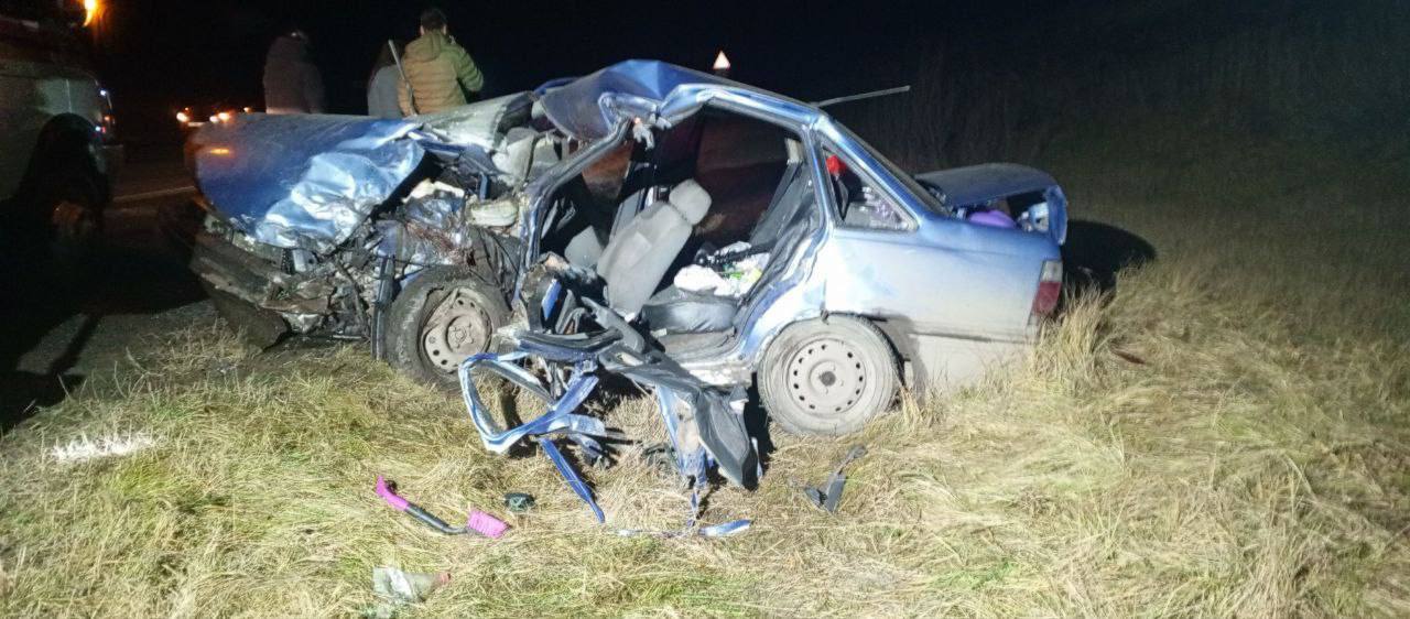 Лобовое столкновение авто на трассе в Удмуртии унесло жизнь одного из водителей