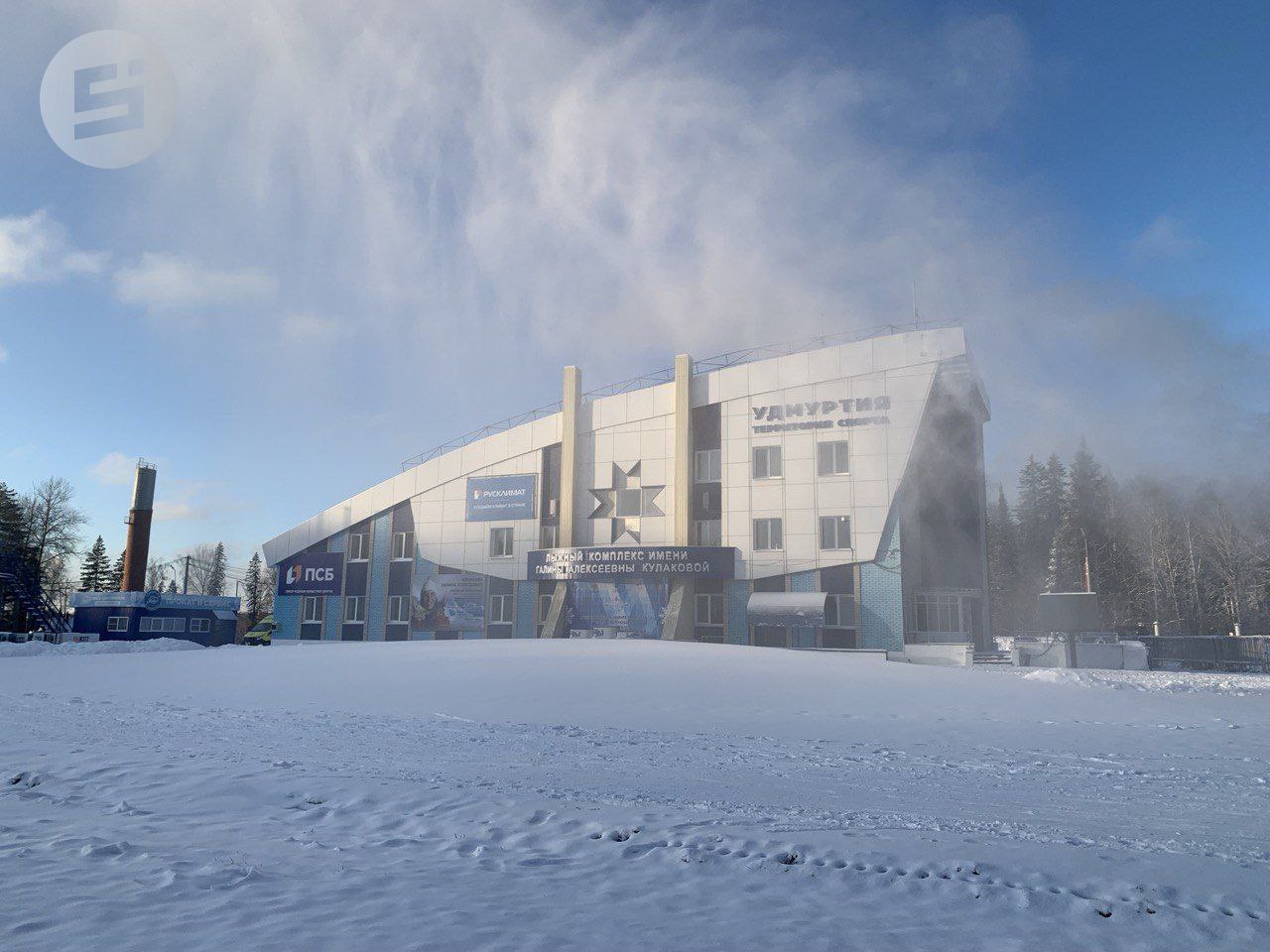 На лыжном комплексе имени Галины Кулаковой делают снег