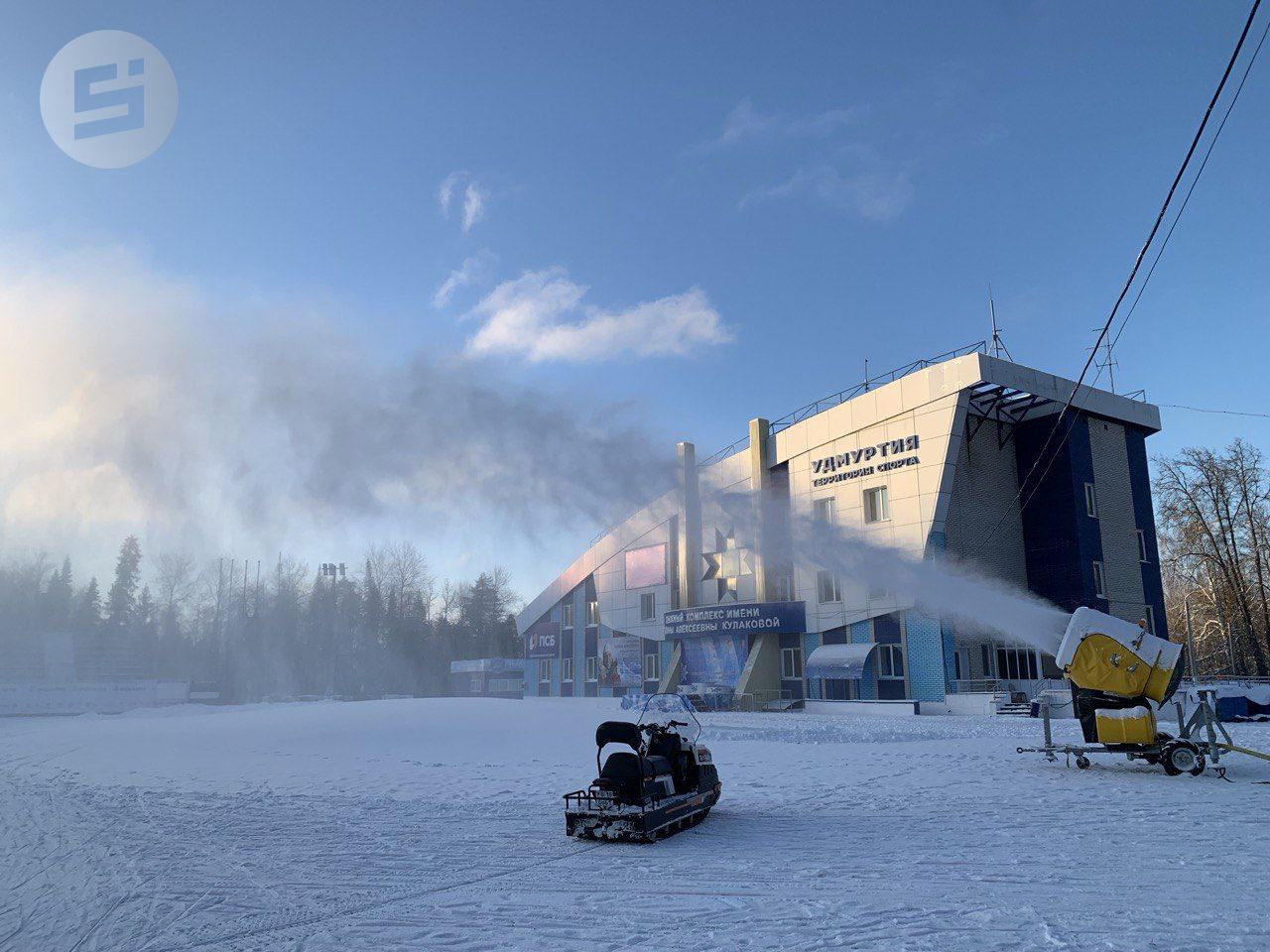 На лыжном комплексе имени Галины Кулаковой делают снег На лыжном комплексе имени Галины Кулаковой делают снег