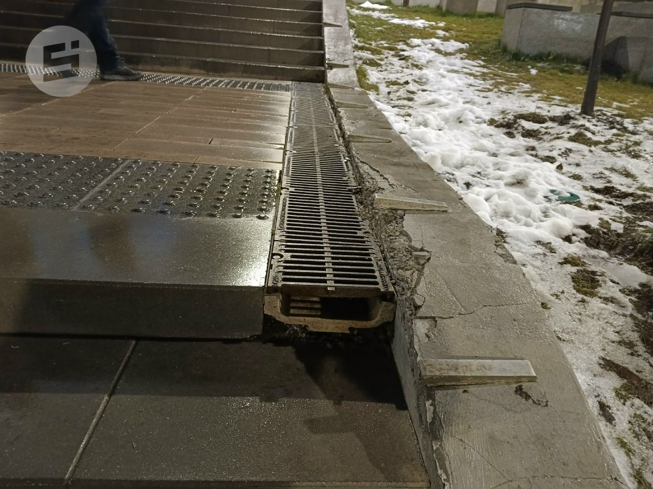 В начале декабря «Сусанин» заметил множество дефектов на реконструированном участке эспланады от Карла Маркса до Максима Горького В начале декабря «Сусанин» заметил множество дефектов на реконструированном участке эспланады от Карла Маркса до Максима Горького