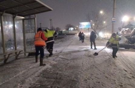 Ночью 11 декабря на расчистку дорог Ижевска вышли 83 единицы техники