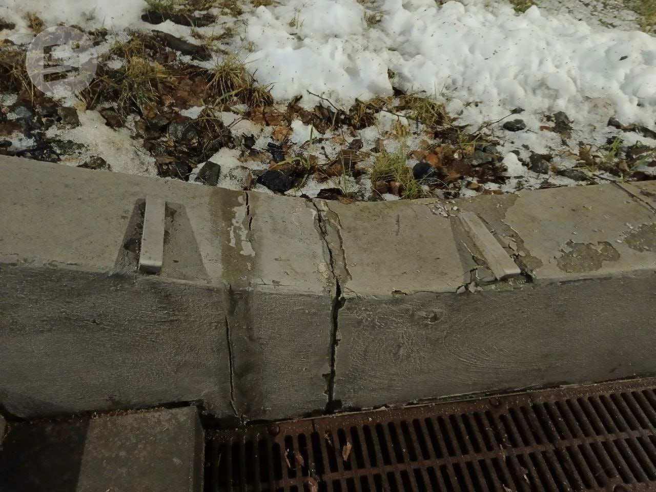 В начале декабря «Сусанин» заметил множество дефектов на реконструированном участке эспланады от Карла Маркса до Максима Горького В начале декабря «Сусанин» заметил множество дефектов на реконструированном участке эспланады от Карла Маркса до Максима Горького