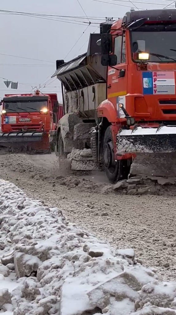 Из центра Ижевска начали вывозить снег