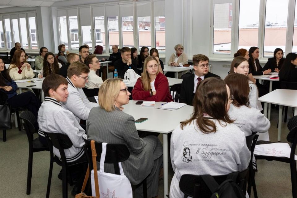 ����� ������������ ������� ������� ���� � ����� (18+) ��������� � �������