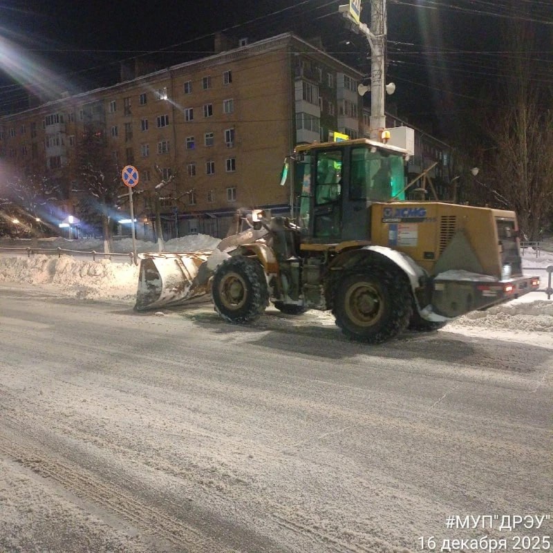 Сегодня днем на улицах Ижевска работают 143 спецмашины и 140 рабочих ручного труда Сегодня днем на улицах Ижевска работают 143 спецмашины и 140 рабочих ручного труда