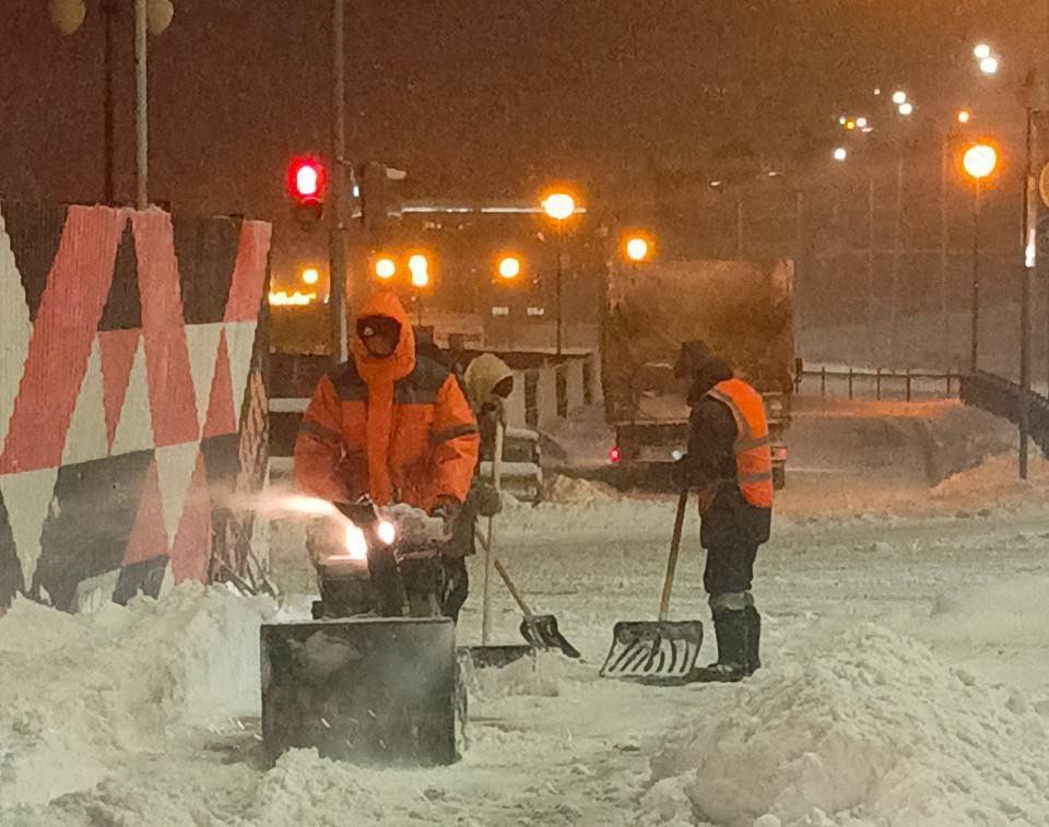 Ночью улицы Ижевска расчищали 152 единицы спецтехники Ночью улицы Ижевска расчищали 152 единицы спецтехники