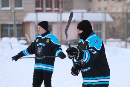 3 января в Ижевске прошли турниры по хоккею на валенках и «Чужонболу»