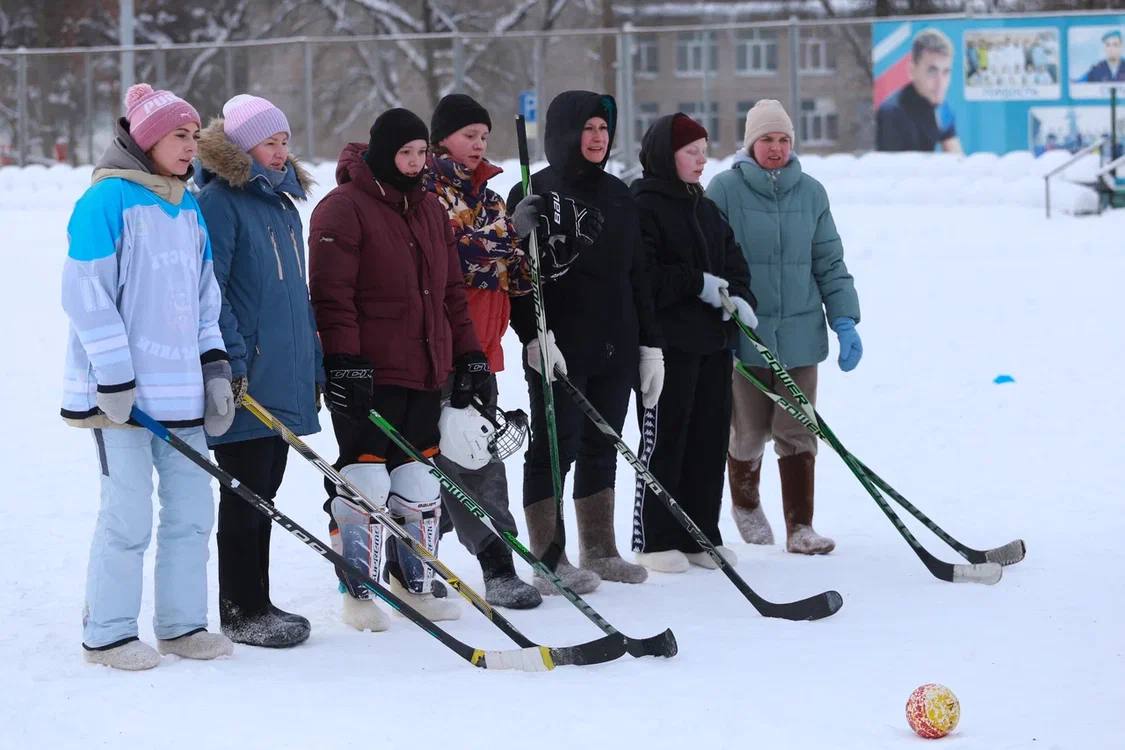 3 января в Ижевске прошли турниры по хоккею на валенках и «Чужонболу» 3 января в Ижевске прошли турниры по хоккею на валенках и «Чужонболу»